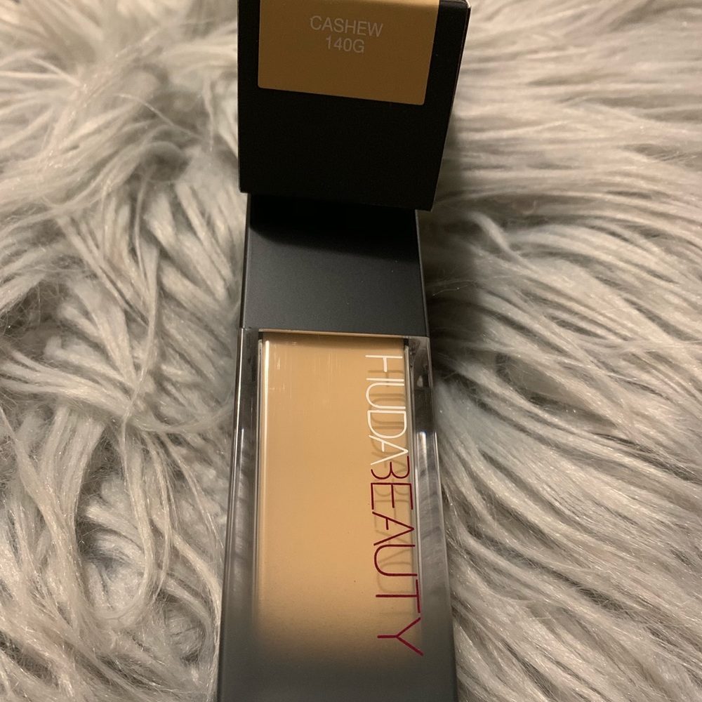 Huda Beauty #FauxFilter foundation